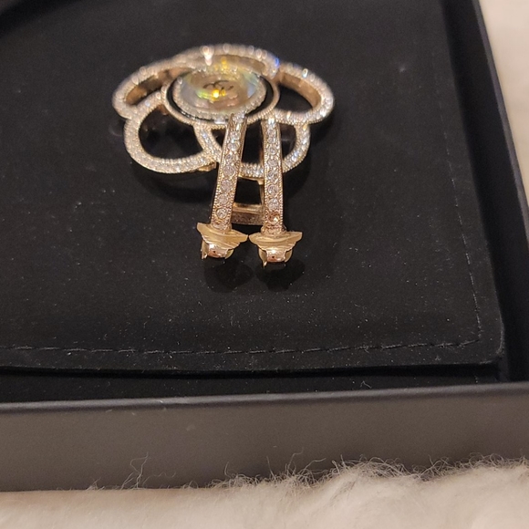 💥SOLD @ GET_YOUR_LUXE_ON💥CHANEL crystal earrings - Picture 8 of 14